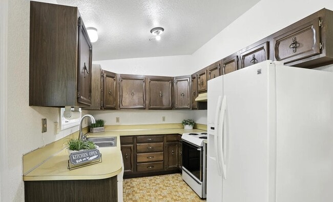 Building Photo - 2319 Success Dr