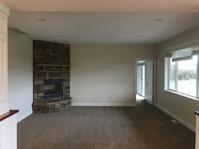 Building Photo - BEAUTIFUL FIVE BEDROOM IN RIDGEFIELD
