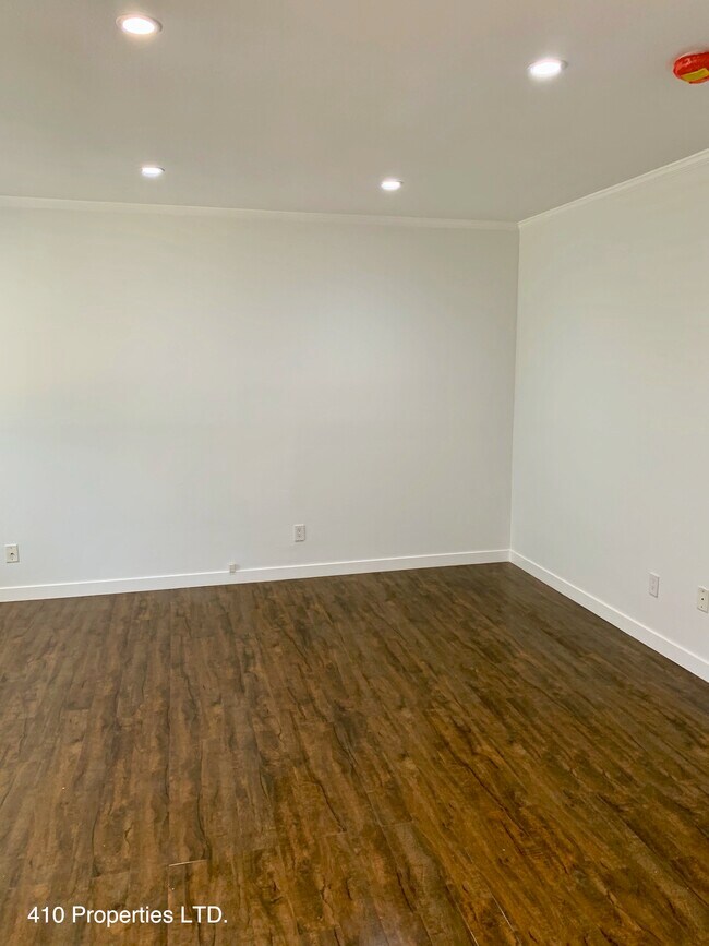 Living Area - 6337 Primrose Ave