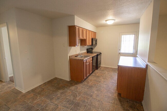 Foto del edificio - 210 Wheaton Ct