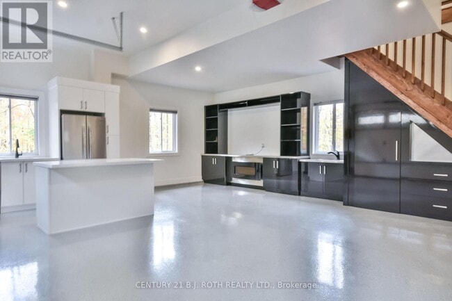 Building Photo - 10 Slalom Dr