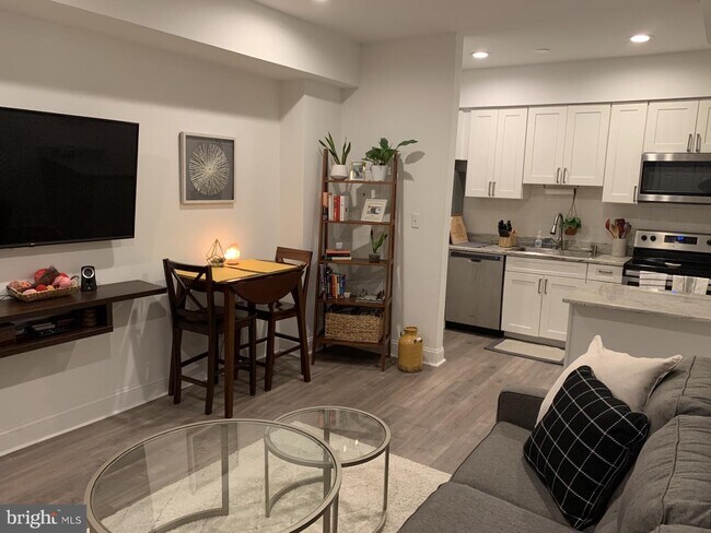 Foto del edificio - 1447 Chapin St NW