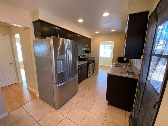 Building Photo - Spacious Home with Private pool and Modern...