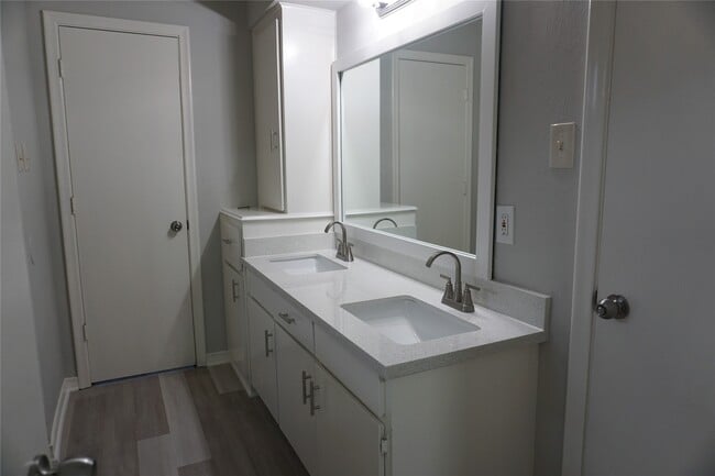 Building Photo - 1915 Normal Park Dr