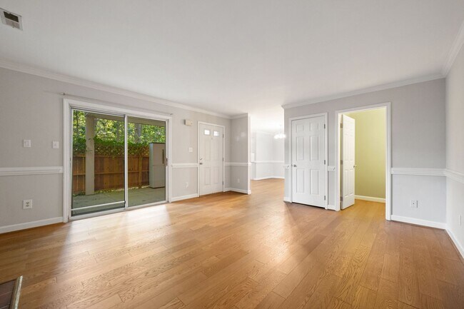 Foto del edificio - Beautiful 3 BR in Chapel Hill - Two Weeks Free Rent!