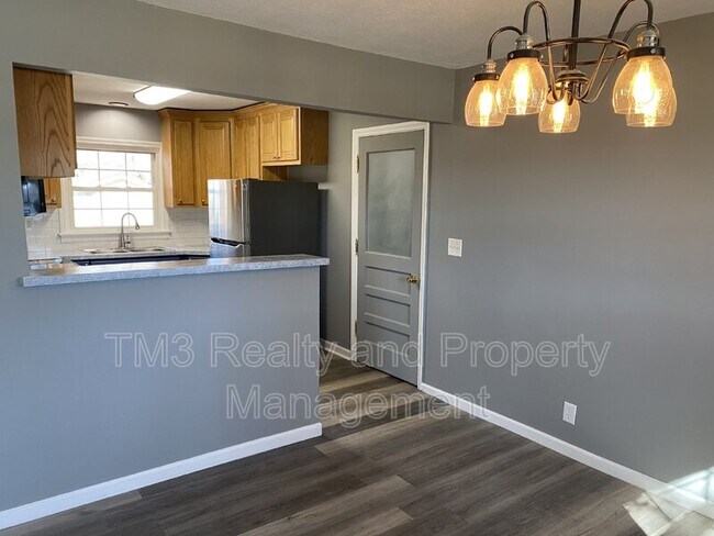 Building Photo - 935 S Hunter Dr