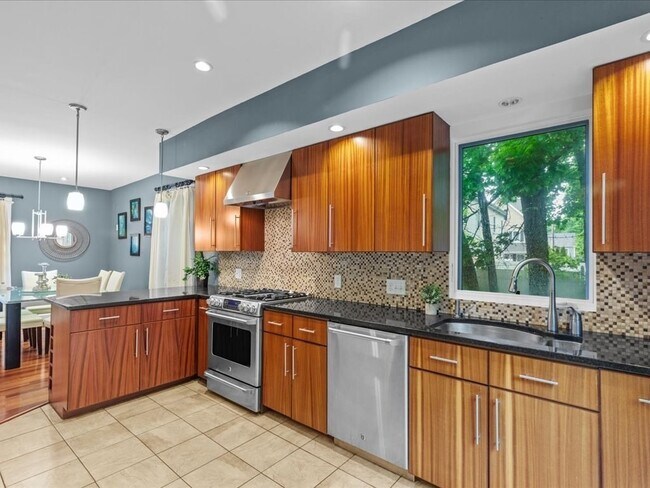 Foto del edificio - 354 Hunnewell St