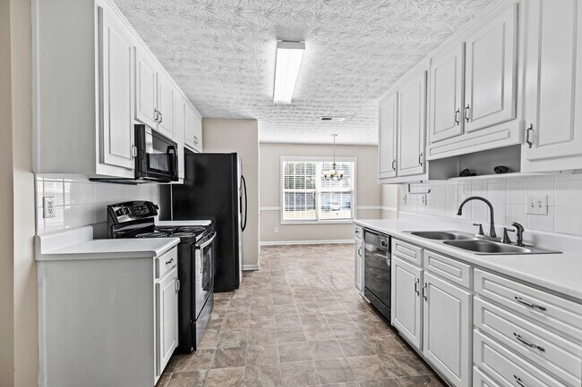 Foto del edificio - Coming Soon.....Gorgeous 3br 2bath home, beautiful front porch and spacious yard!!