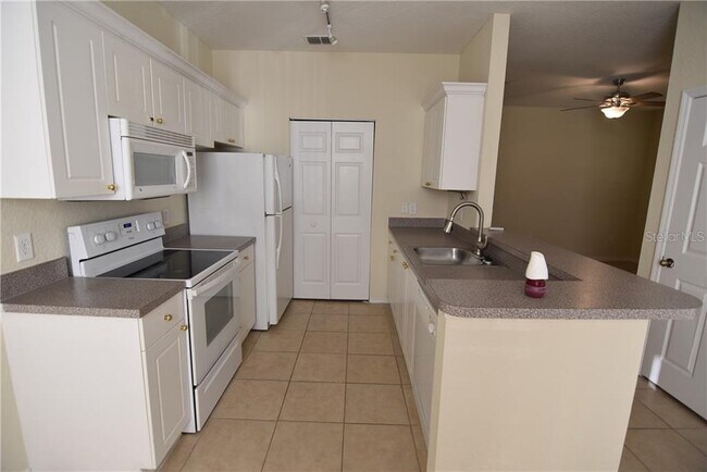 Building Photo - 834 Grand Regency Pointe