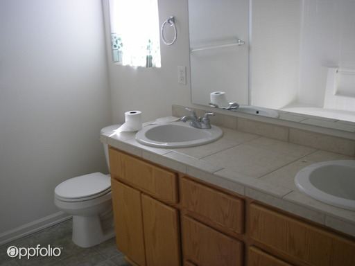 Building Photo - 408 S Alder Ave