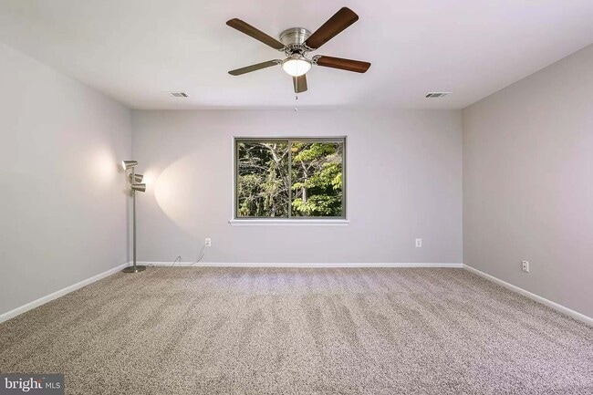 Foto del edificio - 2143 Colts Neck Ct