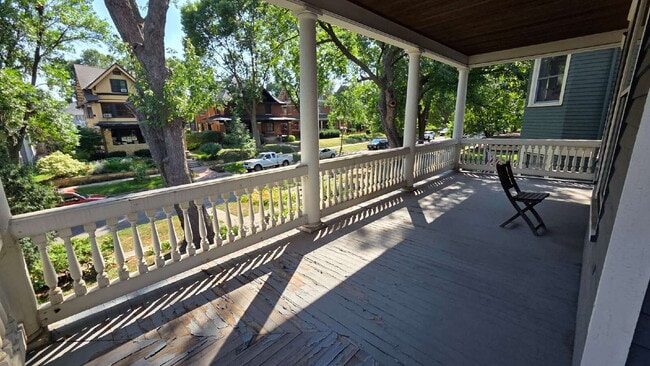 Building Photo - 3 bed - 1 bath One block from Grand Ave in St. Paul