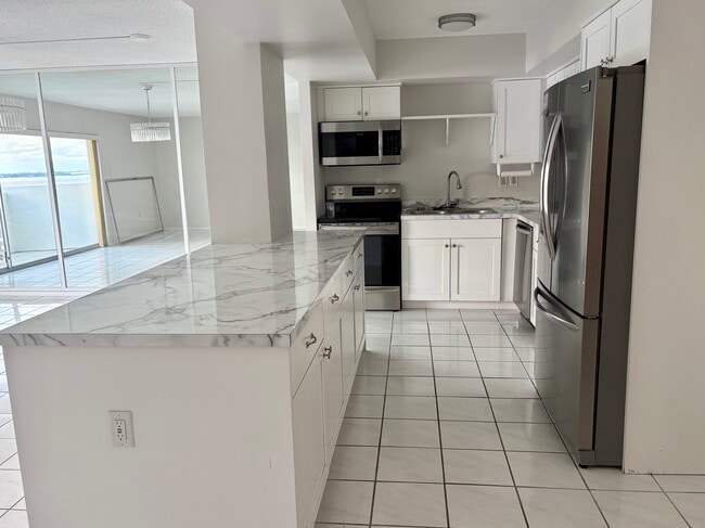 Building Photo - 2401 Bayshore Blvd