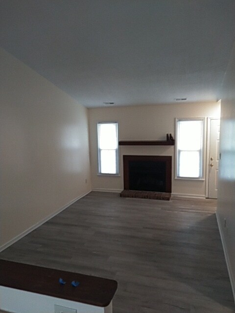 Foto del edificio - 127 Twin Wood Dr