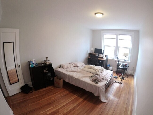 Foto del edificio - HOT BROOKLINE LISTING!!!!