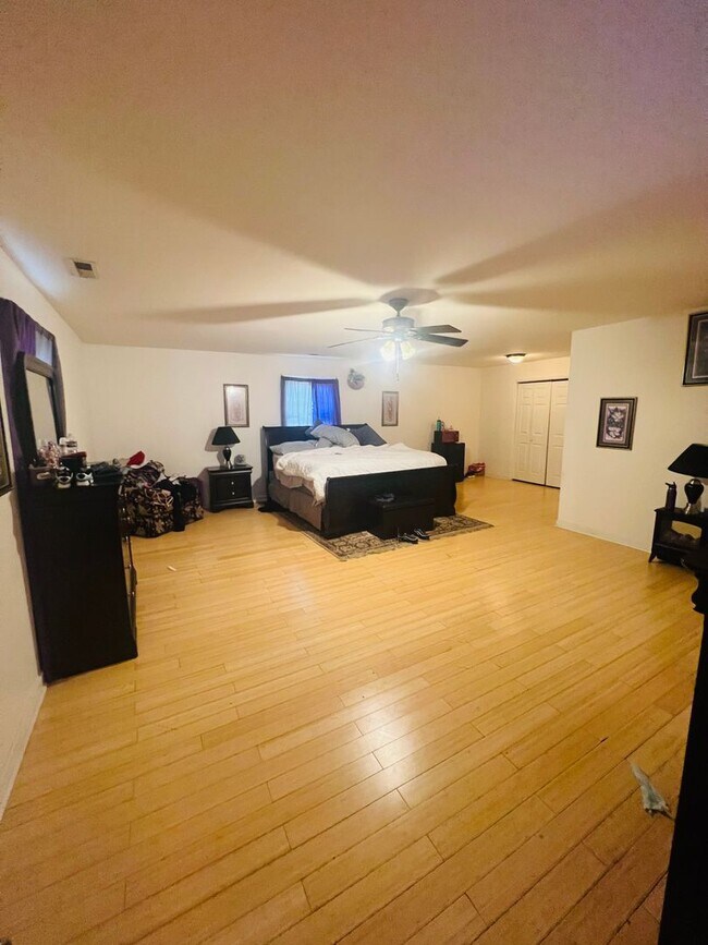 Foto del edificio - Beautiful & Spacious 4bdrm/2bth Brick Ranc...