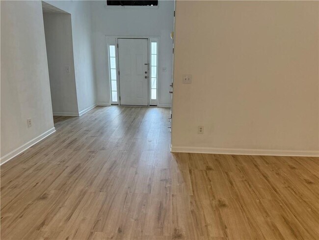 Foto del edificio - 3720 Crescent Walk Ln NE
