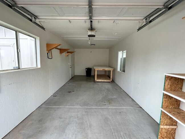 Building Photo - Heavily Upgraded N. Phx 4/2 w/Pool + 1 Car...