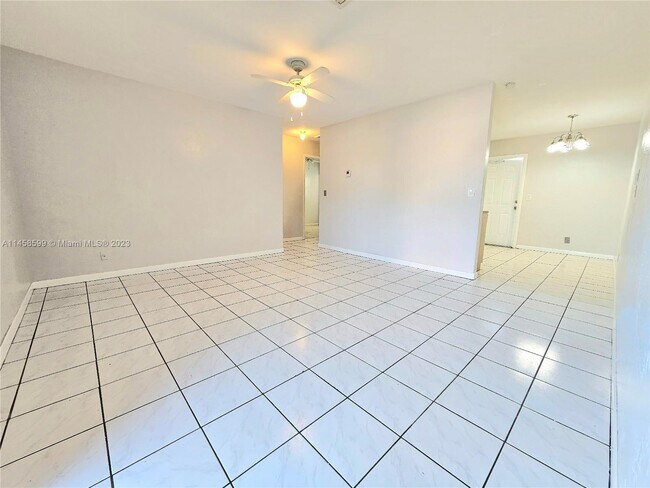 Building Photo - 5820 SW 27th St