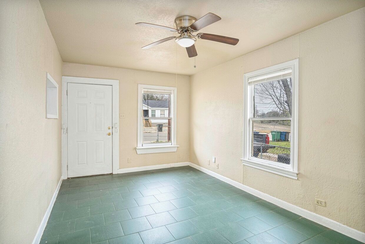 Photo - 934 Poinsettia Street, Unit 1