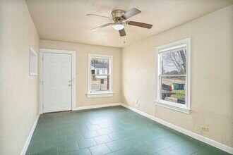 Building Photo - 934 Poinsettia St