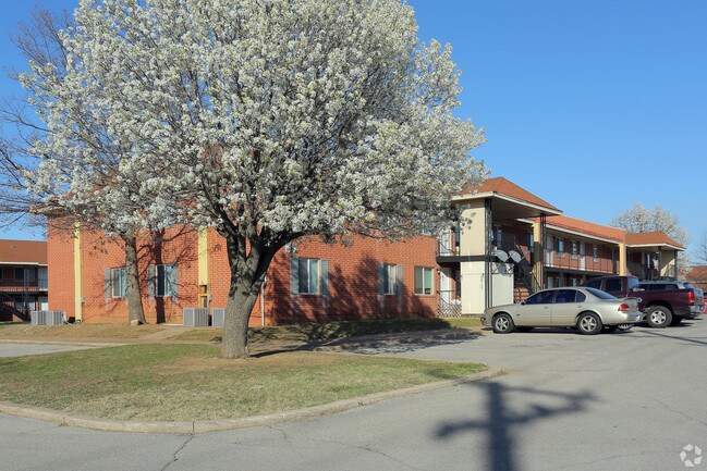 Colonial Park Apartments - Tulsa, OK | Apartments.com