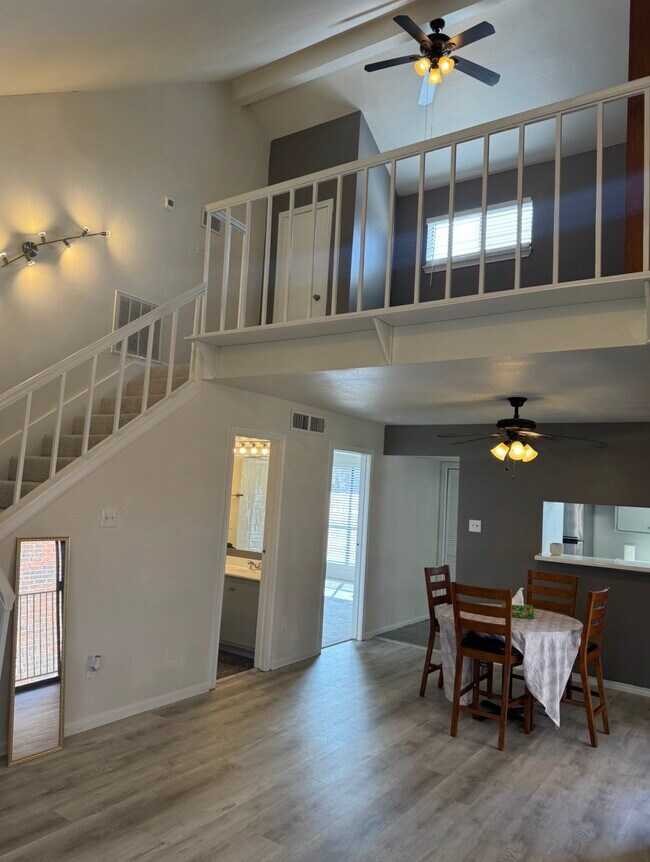 Foto del edificio - 3130 Walnut Bend Ln