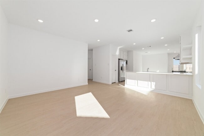 Building Photo - 6610 Sunset Velvet Dr