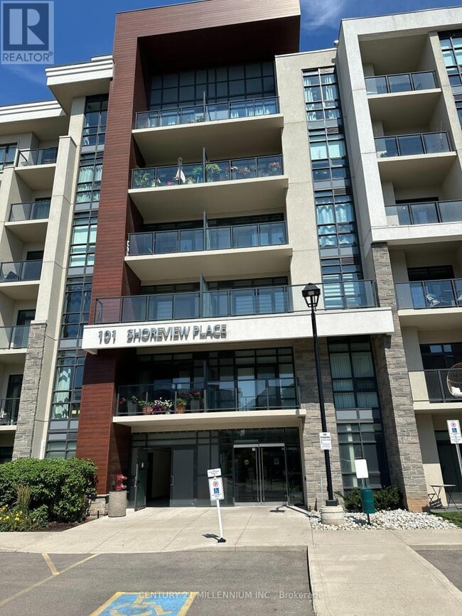 Building Photo - 101-101 Shoreview Pl
