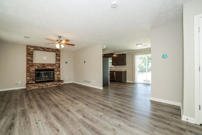 Foto del edificio - 2483 Wood Meadows Dr