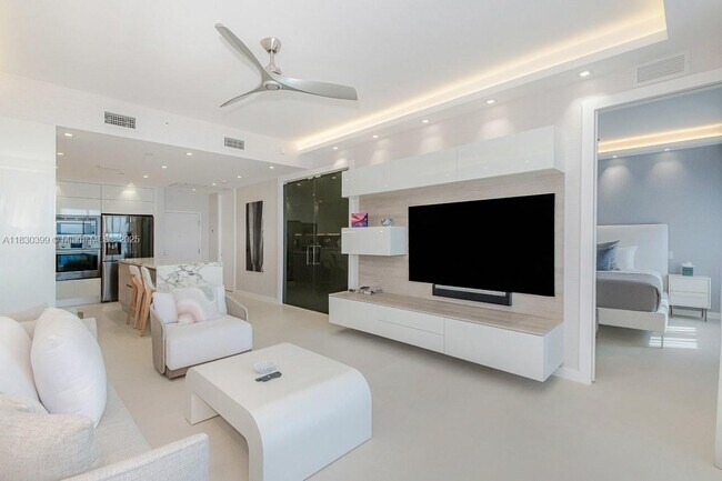 Building Photo - 2301 Collins Ave