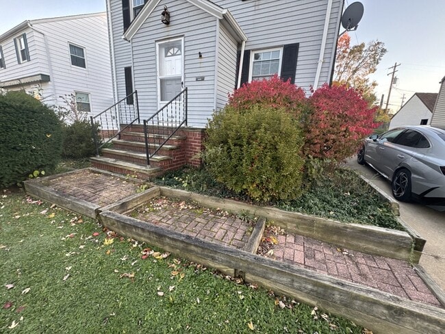 Building Photo - 11104 Lincoln Ave