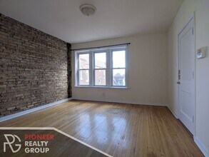 Building Photo - 3042 N Whipple St