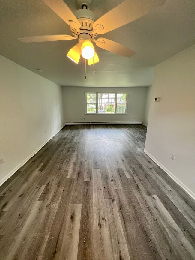 Building Photo - Fully Renovated Single-Family home in Glen...