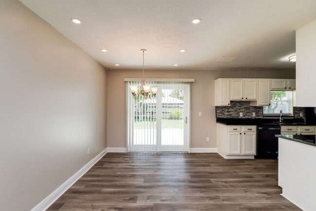 Foto del edificio - 119 Harness Ln