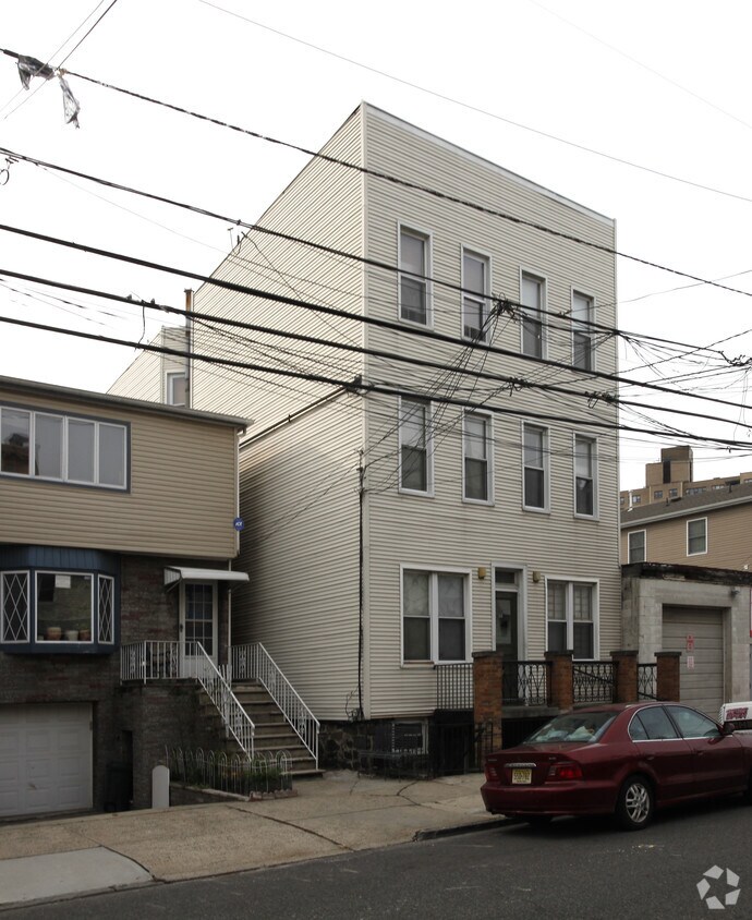 Primary Photo - 153 St Pauls Ave