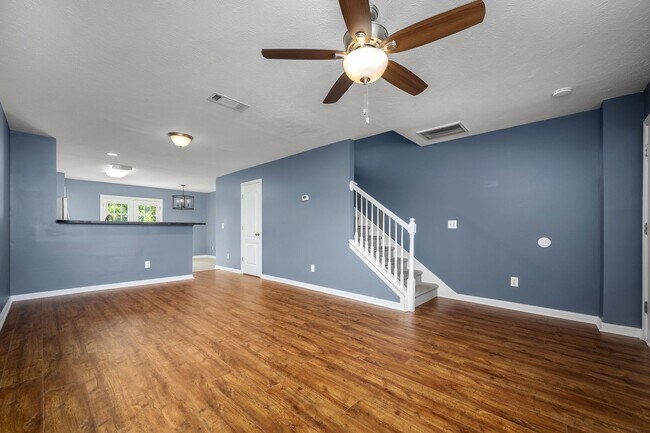 Foto del edificio - 213 Stewarts Landing Cir