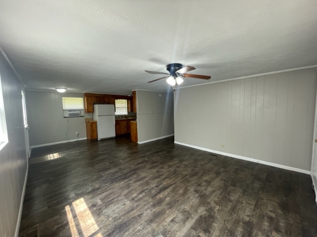 Building Photo - 206 Lake Dr