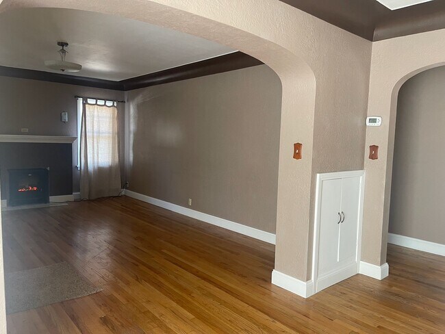 Building Photo - 749 Alderson Ave