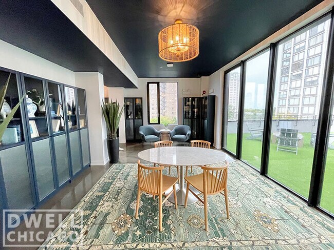 Foto del edificio - 5557 N Sheridan Rd