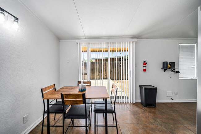 Habitaciones en alquiler - Área común - 45426 10th St W