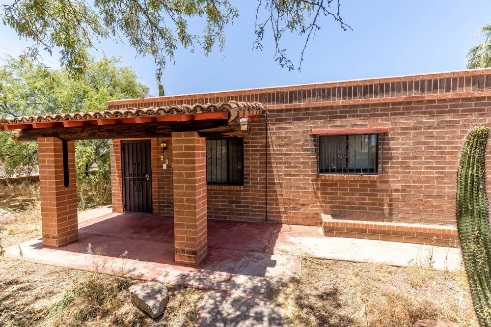 Primary Photo - Duplex near U of A