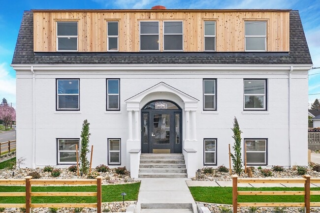 Building Photo - Maple Apartments: Leasing Specials! Newly Renovated 1 Bedroom & Studio Apartments