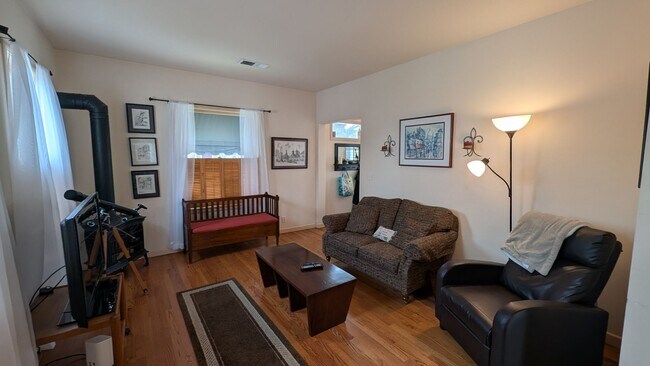 Foto del edificio - Quaint Historical Home near Downtown Pacif...