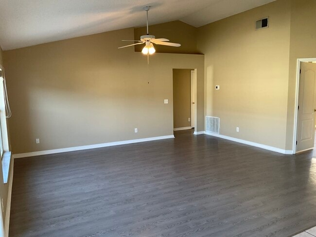 Building Photo - 405 Blackbird Way
