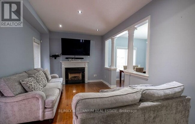 Building Photo - 66 Attview Crescent