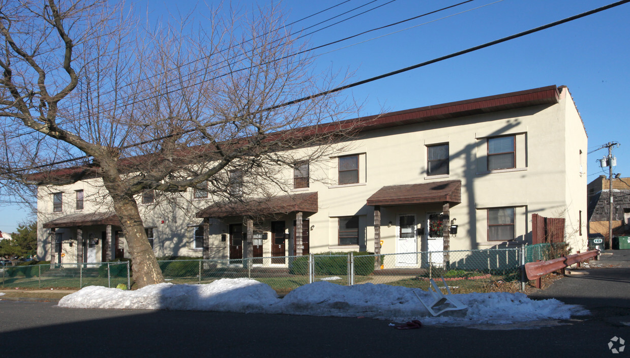 Building Photo - 9 W End Ct