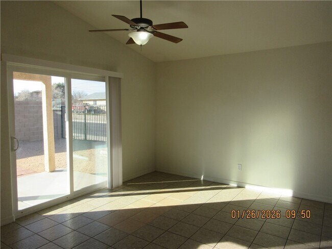 Foto del edificio - 2704 Louise Ave