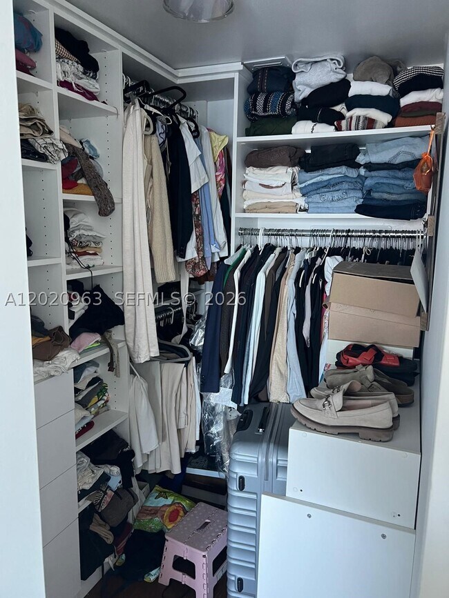 Foto del edificio - 185 SW 7th St