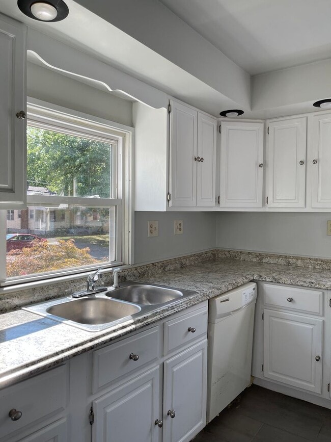 2-3 Bed Home Available on Quiet Street Newly Renovated!!! - 2-3 Bed Home Available on Quiet Street Newly Renovated!!!